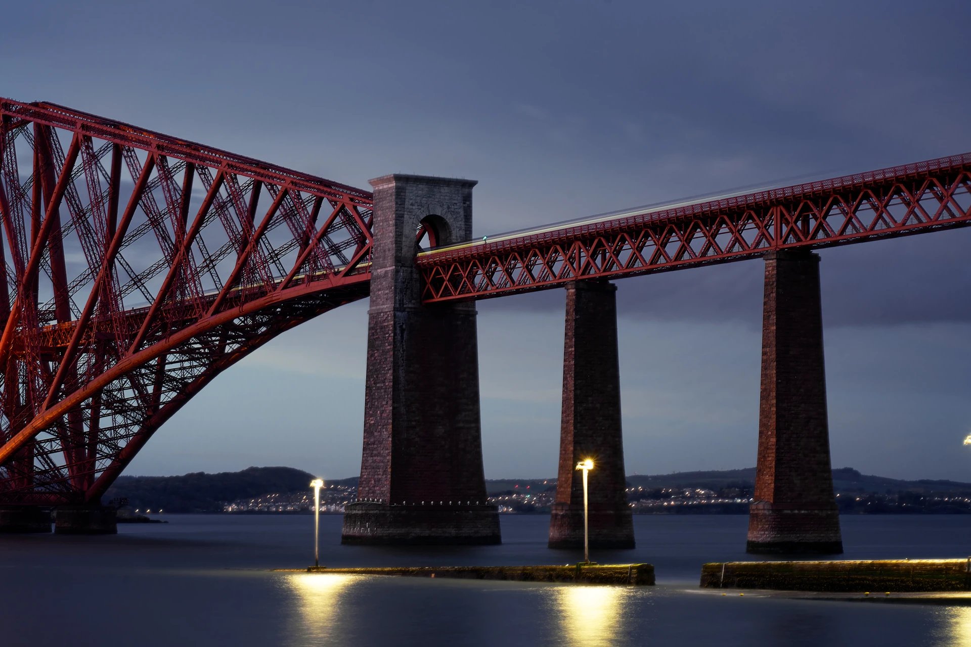 Background image - Southqueensferryrailbridgenight