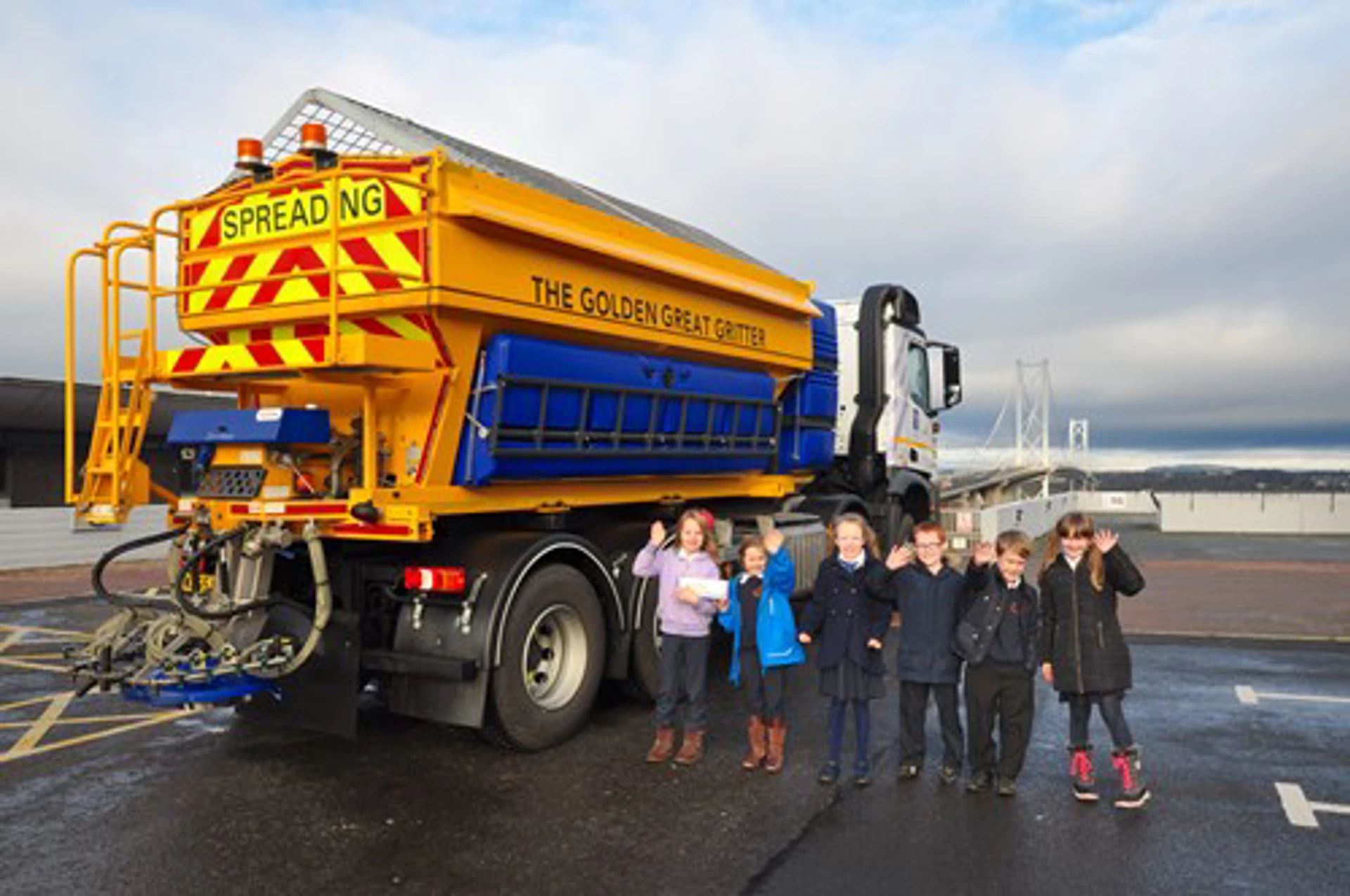 Background image - Queensferry Ps Gritter Visit 261115