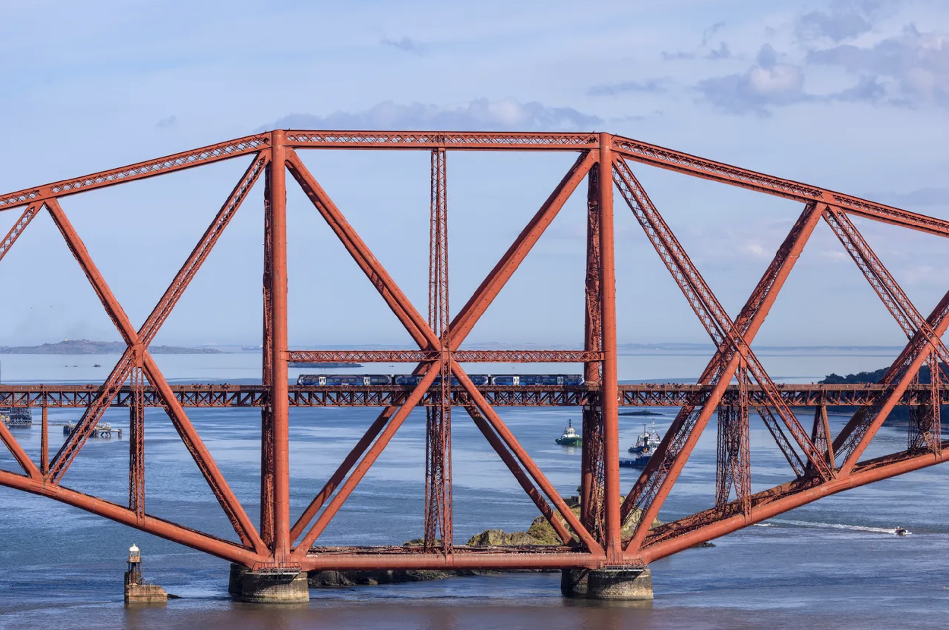 Background image - The Forth Bridge | Visit Scotland