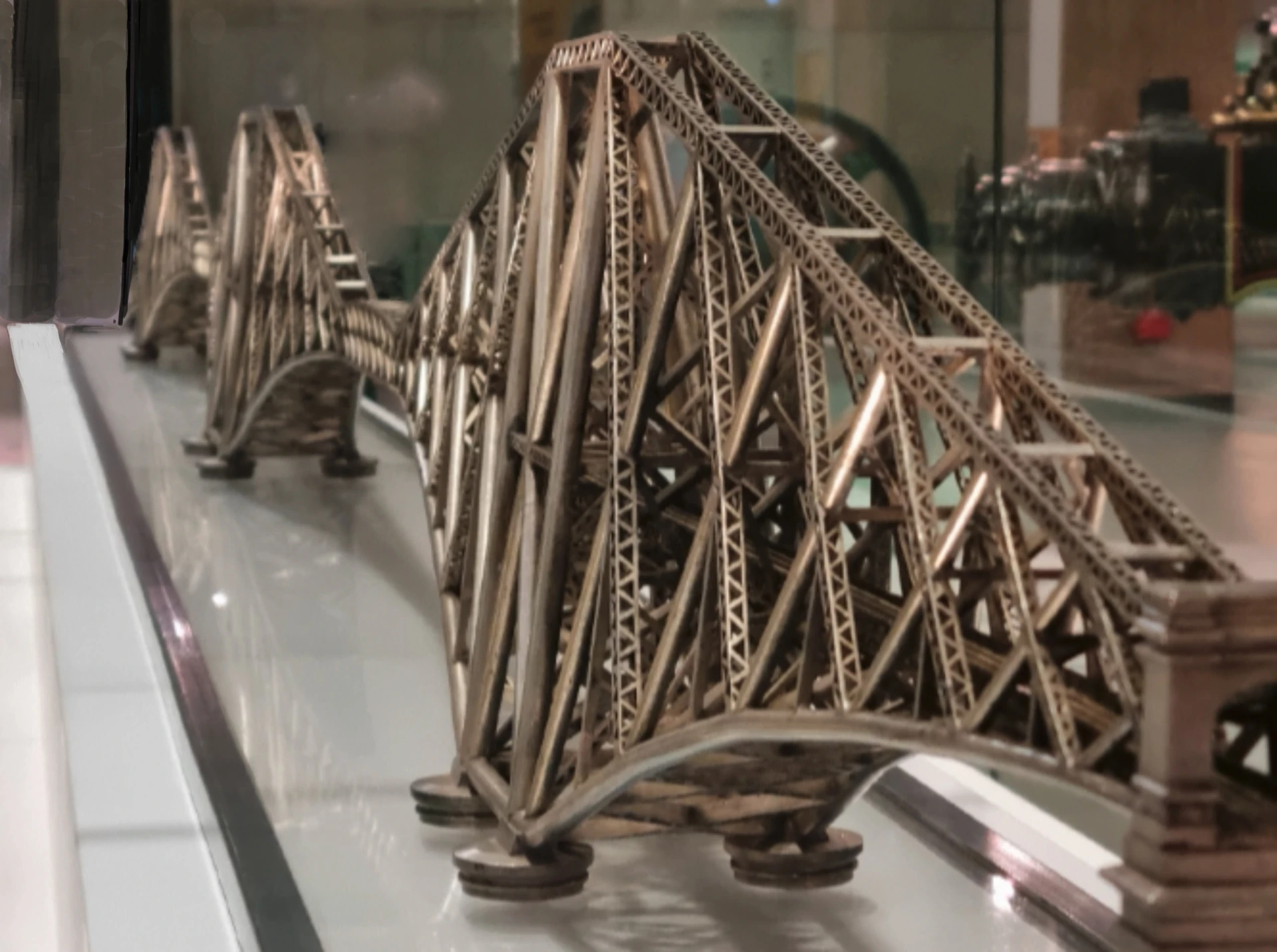 Background image - Forthbridgemodel Sciencemuseumx2400px