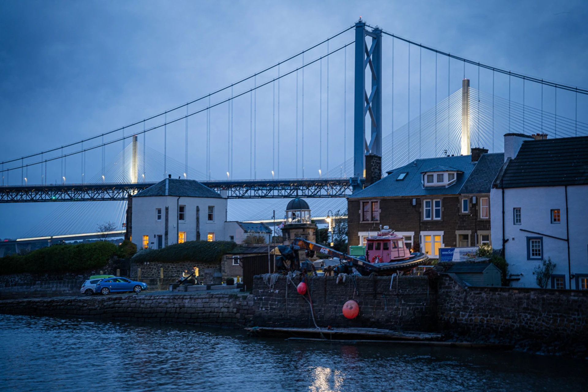 Background image - North Queensferry at night